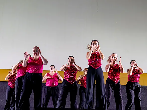 Alumnas de heels en el escenario