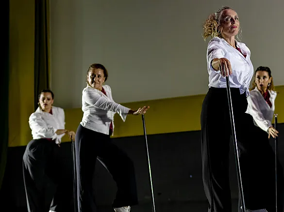 Coreografía de adultos en la gala de Home of Dance