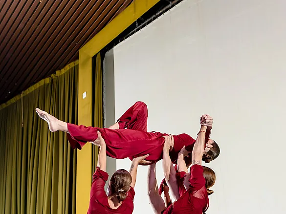 Portés de danza contemporánea en Home of Dance